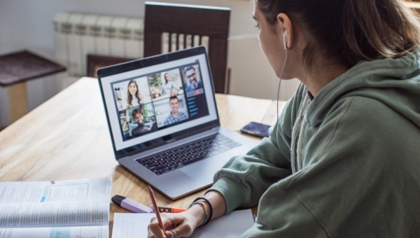 U. Mayor realiza Conversatorio Online para apoyar postulación de futuros estudiantes